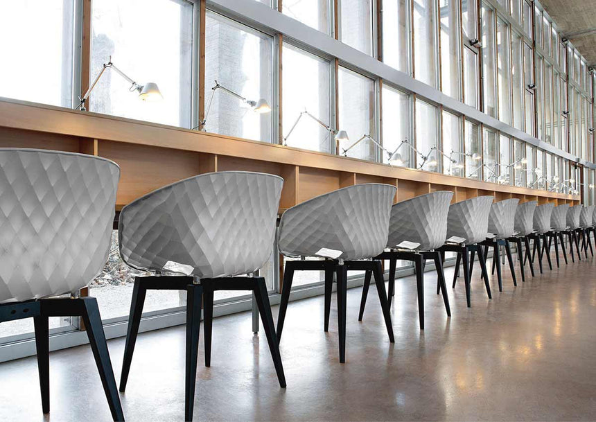 Uni-ka 599 – scaun profesional HoReCa, disponibil în culori variate