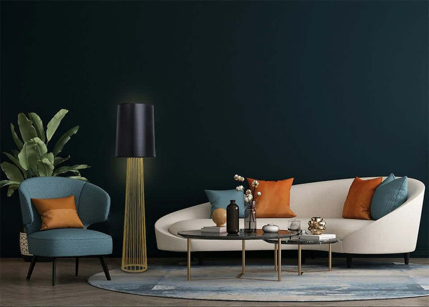 Lampă de podea Holmes Straight aurie cu abajur negru - metalMobCenter