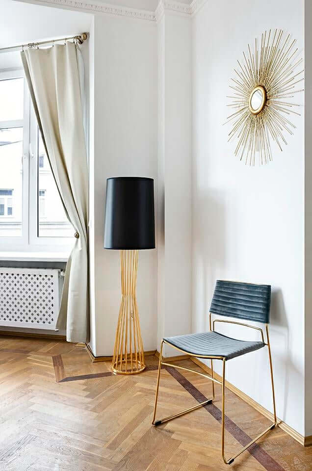 Lampă de podea Holmes aurie cu abajur negru - metalMobCenter