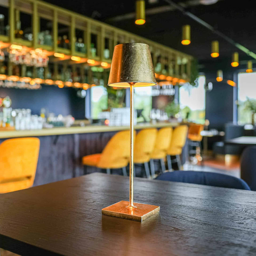Lampă de masă Poldina – auriu, imagine de ambianță