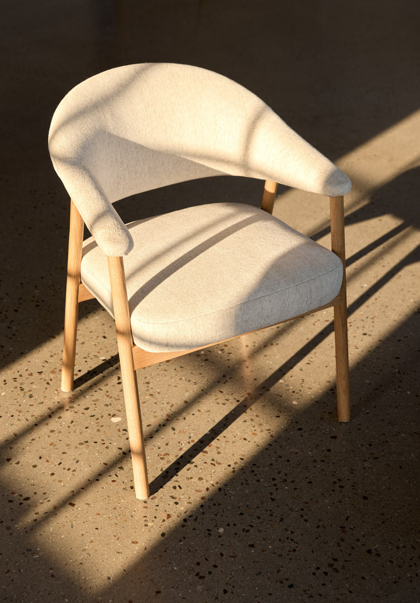 Scaun de dining ELK din lemn de stejar, culoare nisipMobCenter