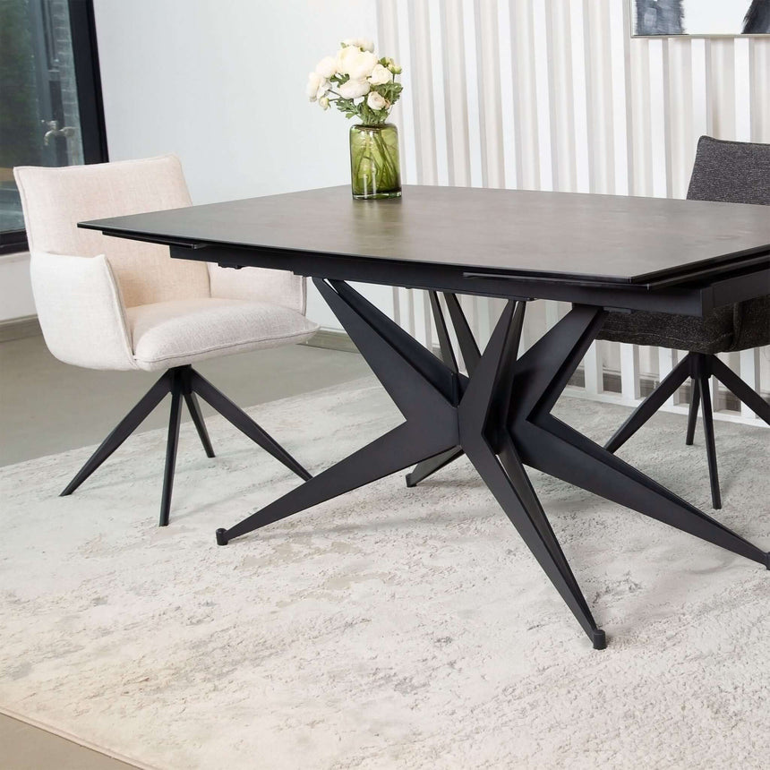 Scaun de dining Nella, în culoare deschisăMobCenter