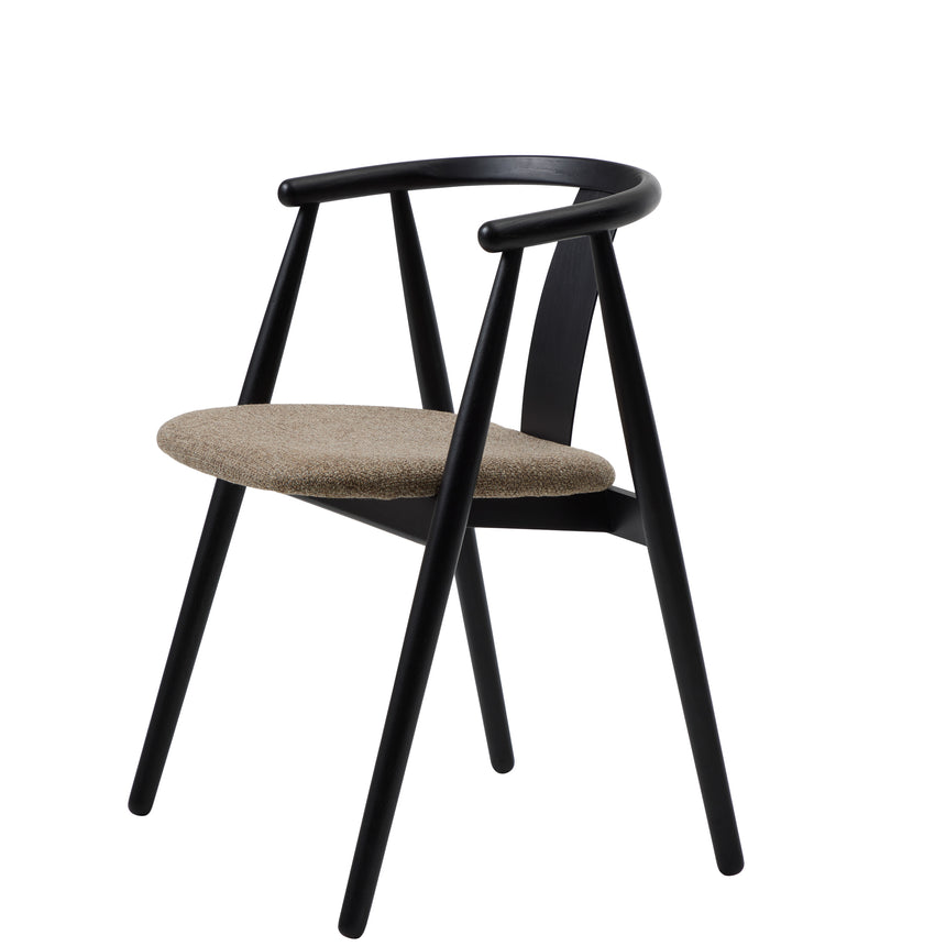 Scaun de dining RELATE, cu cadru din stejar negru și tapițerie latteMobCenter