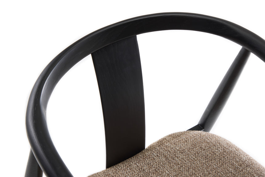 Scaun de dining RELATE, cu cadru din stejar negru și tapițerie latteMobCenter