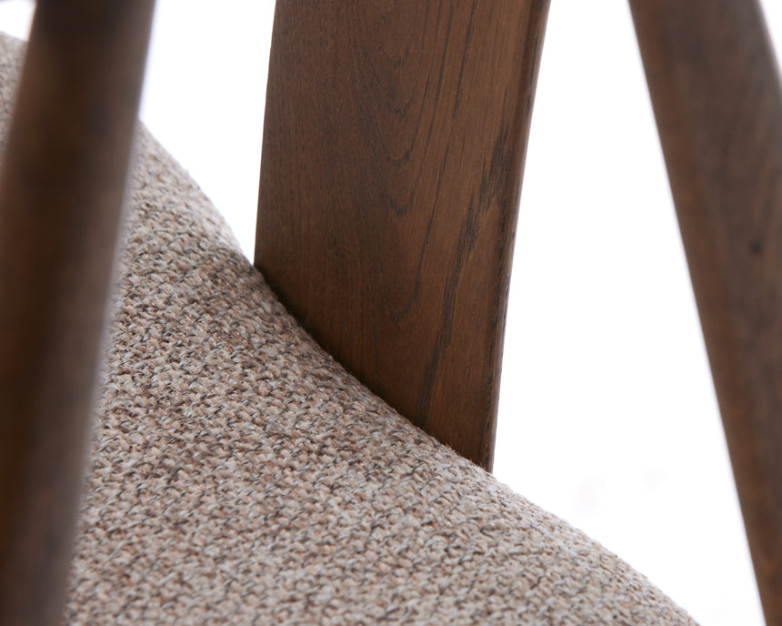 Scaun de dining RELATE, cu cadru din stejar smoked și tapițerie latteMobCenter
