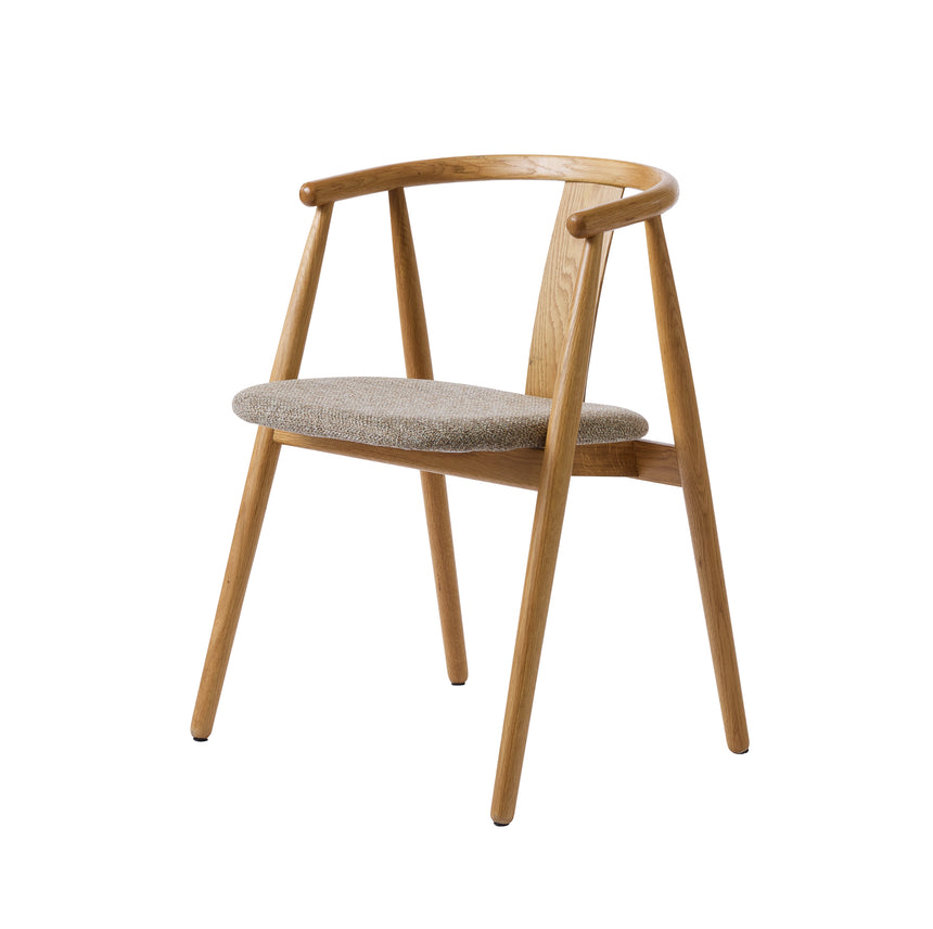 Scaun de dining cu brațe RELATE, cu cadru din stejar natur și tapițerie latteMobCenter