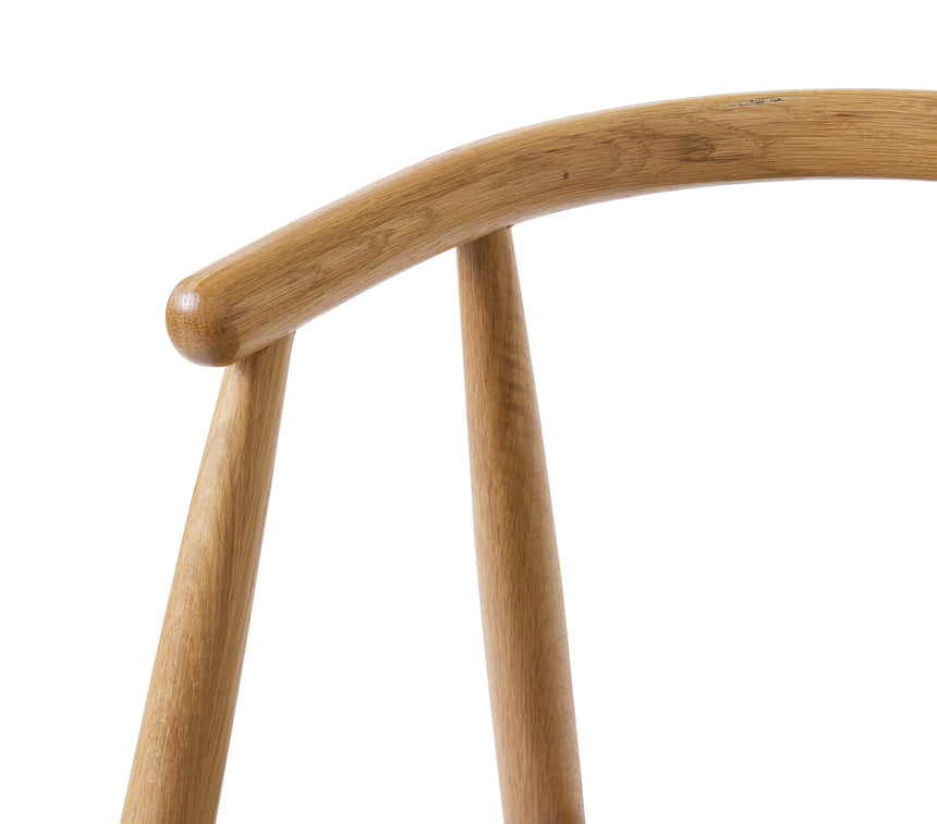 Scaun de dining cu brațe RELATE, cu cadru din stejar natur și tapițerie latteMobCenter