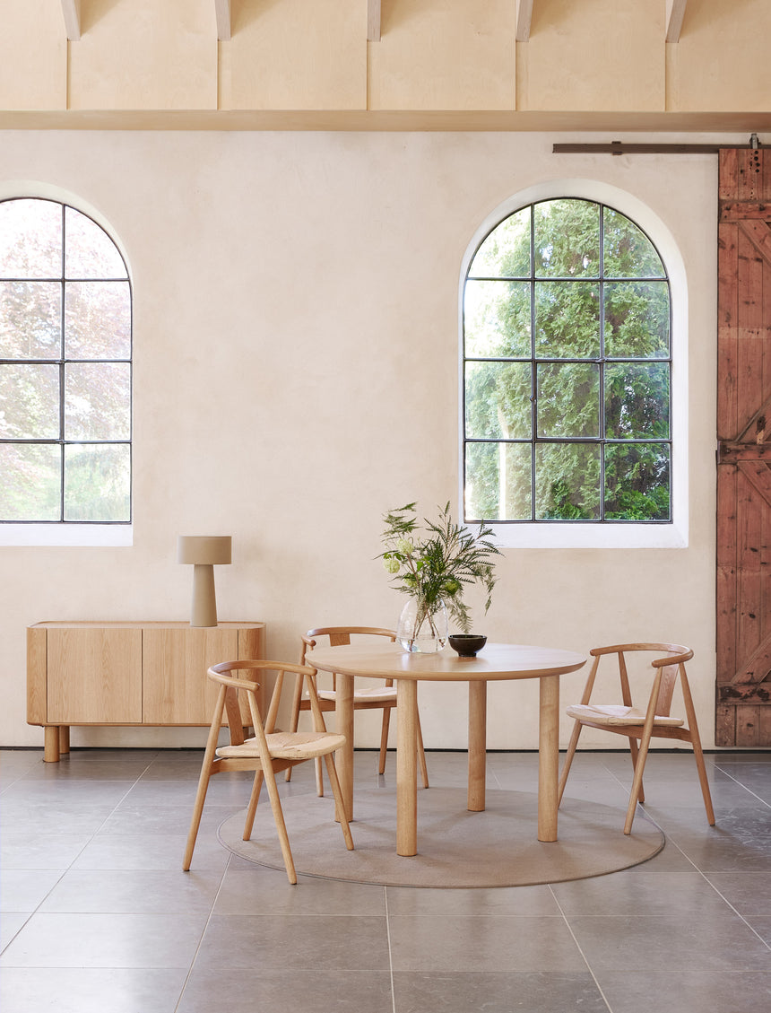 Scaun de dining cu brațe RELATE, cu cadru din stejar naturMobCenter