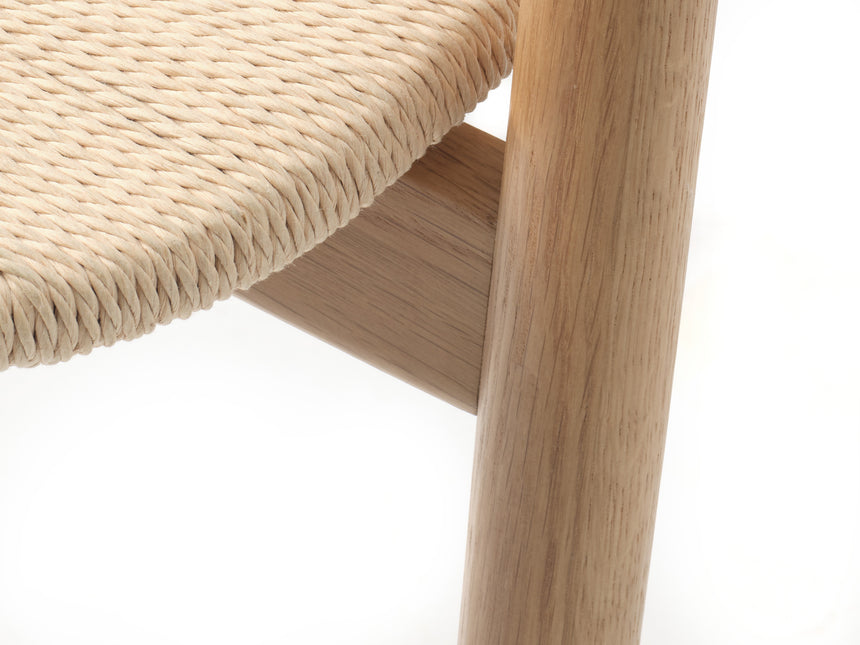 Scaun de dining cu brațe RELATE, cu cadru din stejar naturMobCenter