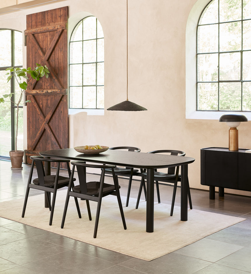 Scaun de dining cu brațe RELATE, cu cadru din stejar negruMobCenter