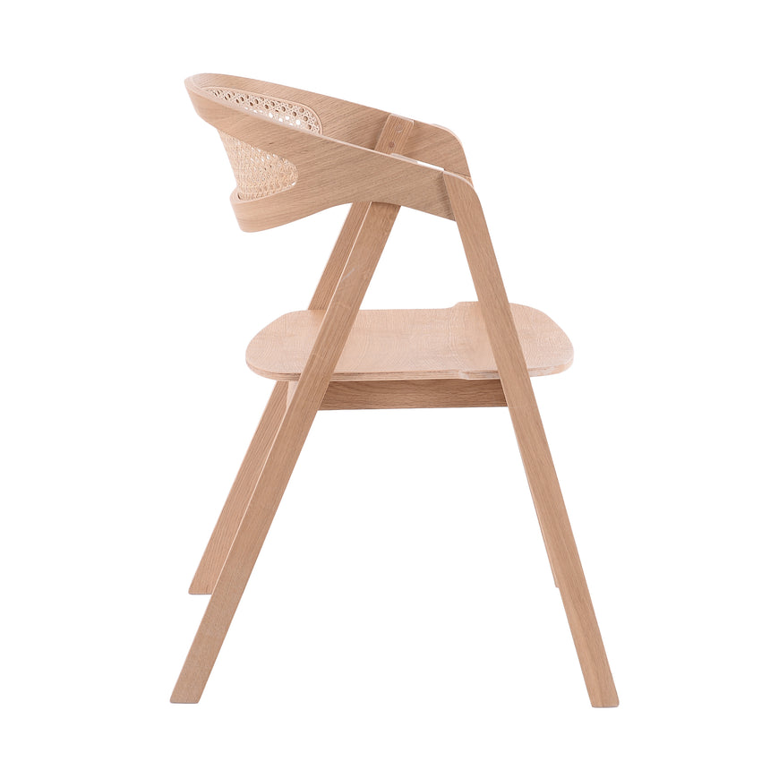 Scaun de restaurant Guru C – disponibil în culori la alegereMobCenter