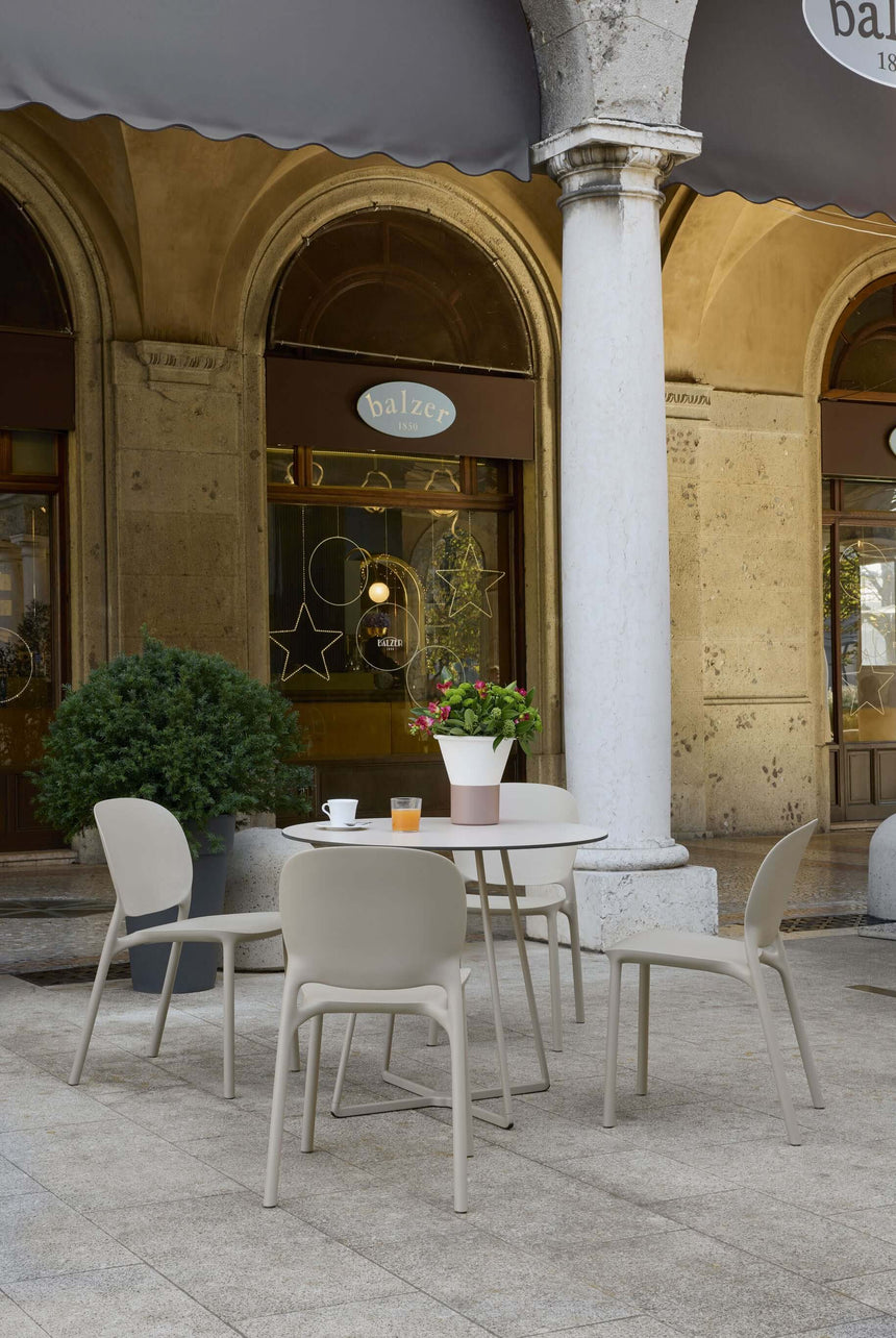 Scaun exterior Hug I. – culori variateMobCenter