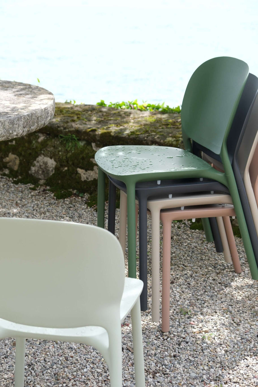 Scaun exterior Hug I. – culori variateMobCenter