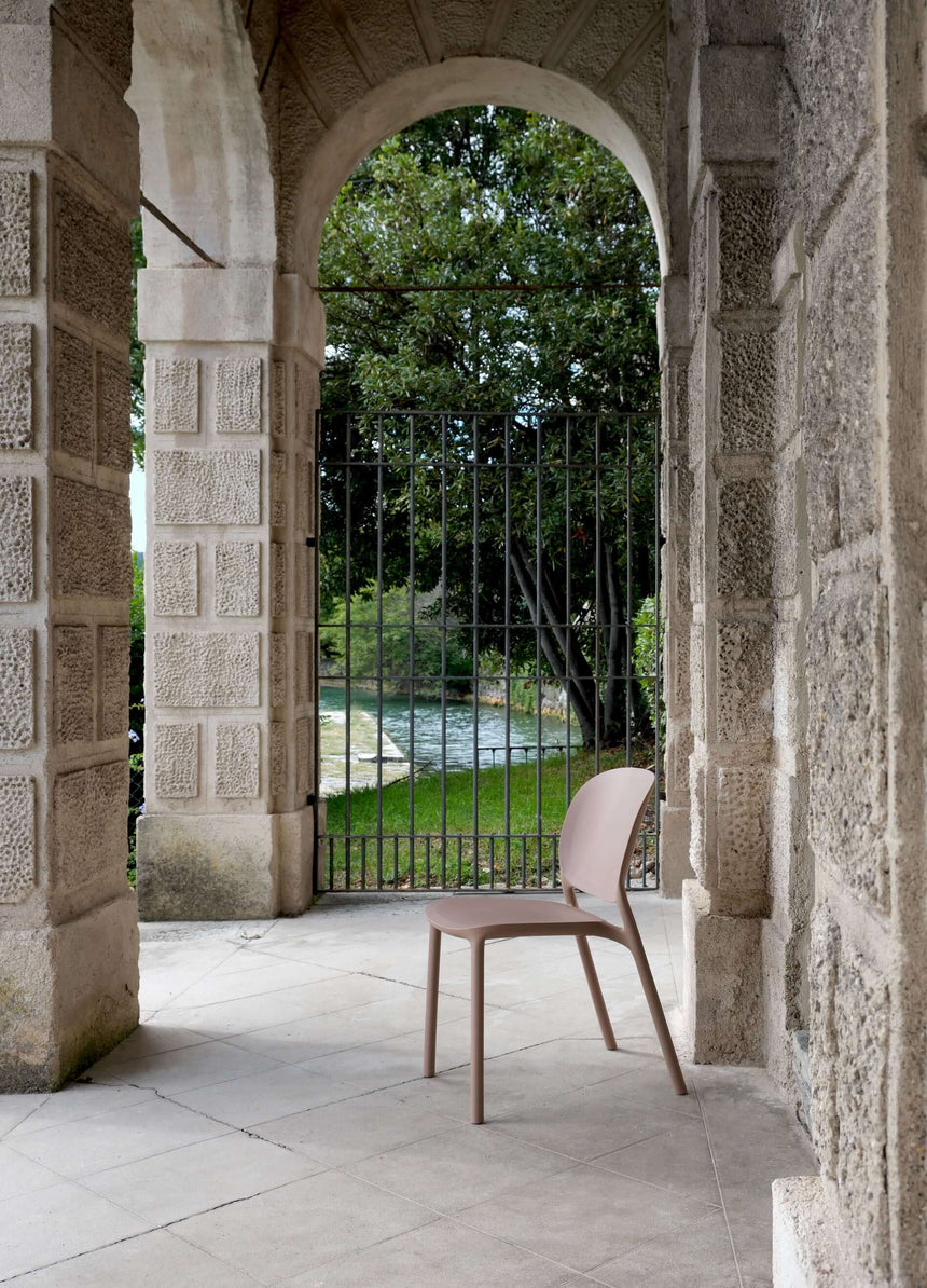 Scaun exterior Hug I. – culori variateMobCenter