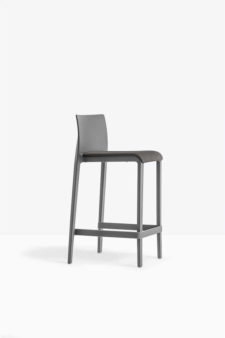 Pedrali Volt 677,678 – scaun bar, confort profesional și design modern