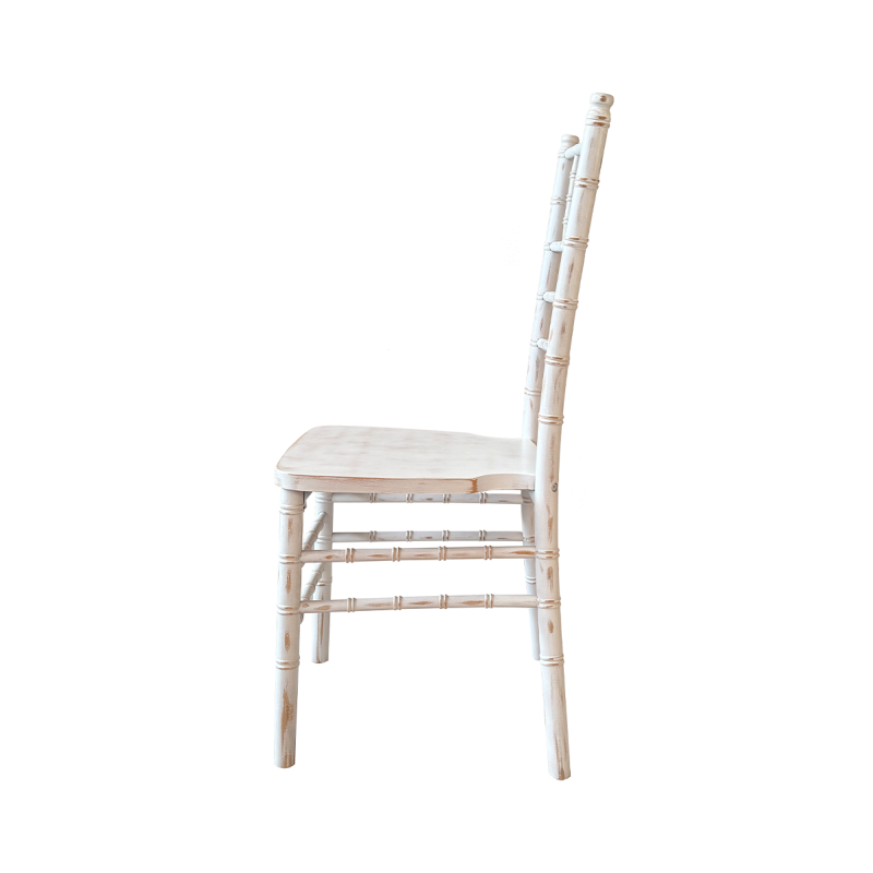 Scaun Tiffany alb patinat, văzut din lateral