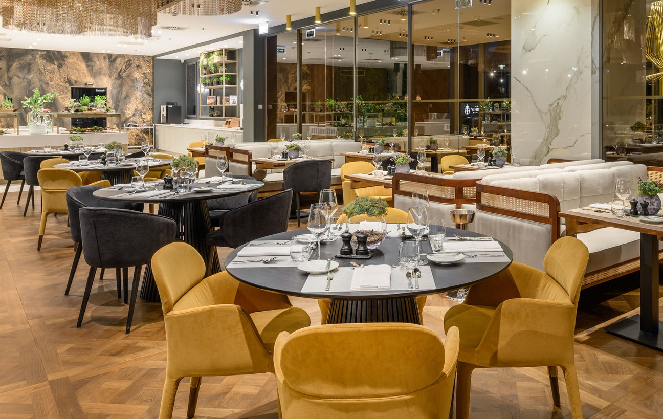 Scaune de restaurant tapițate