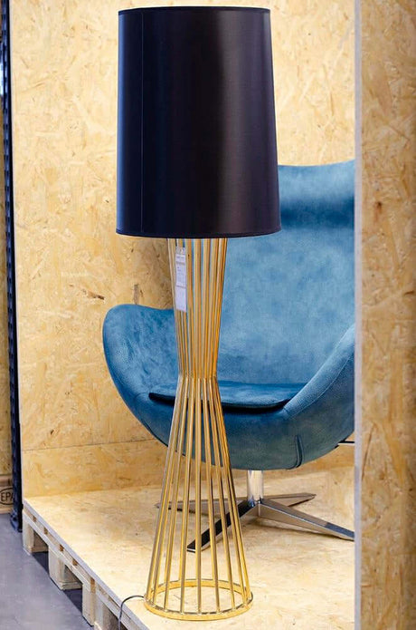 Lampă de podea Holmes aurie cu abajur negru - metalMobCenter