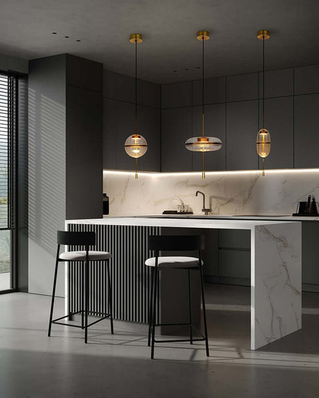 Lampă suspendată Chaplin 200 alamă - Led, sticlăMobCenter