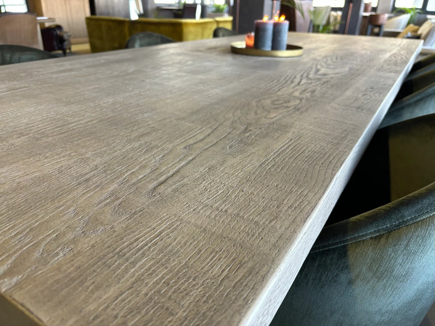 Masă de dining Mira – stejar masiv 220–300 cm