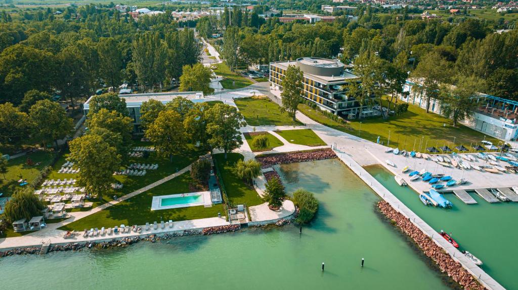 LUA Resort