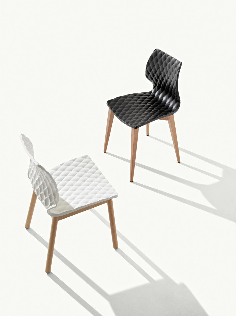 Uni 562 – scaun profesional HoReCa, disponibil în culori variate
