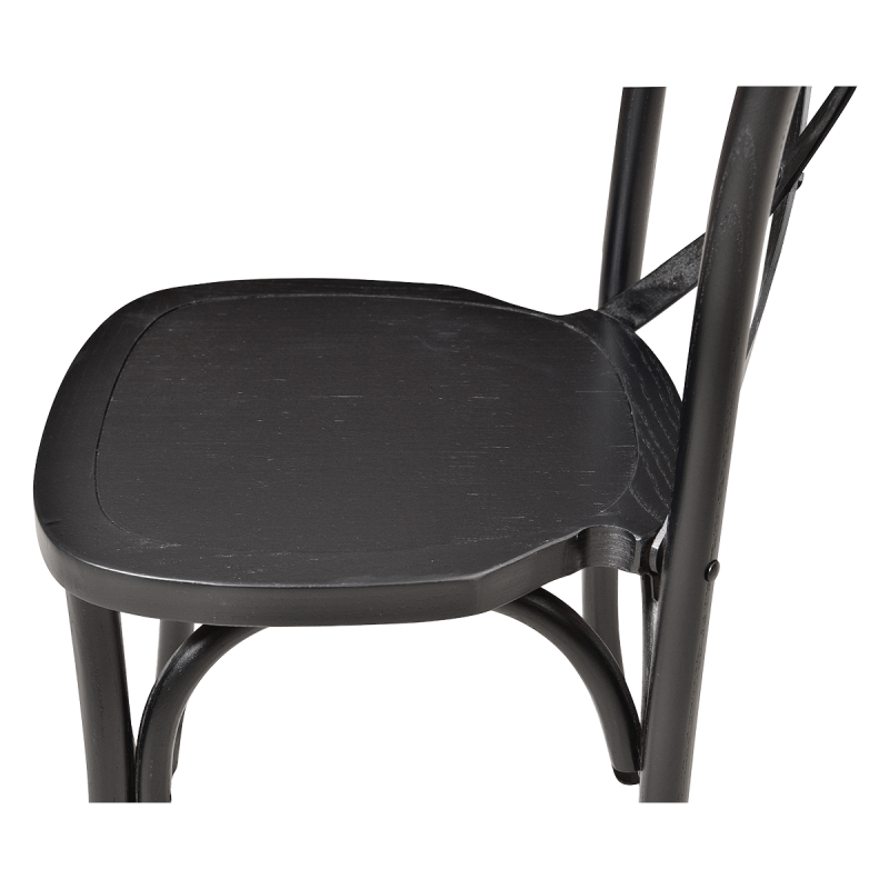 Scaune cross-back negre la o masă de banchet aranjată