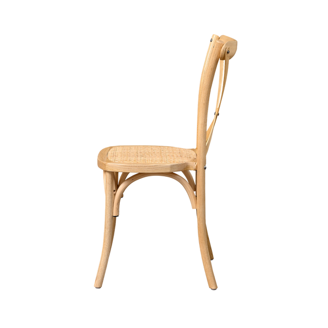 Scaun de nuntă cross-back cu șezut din ratan, în variantă natur